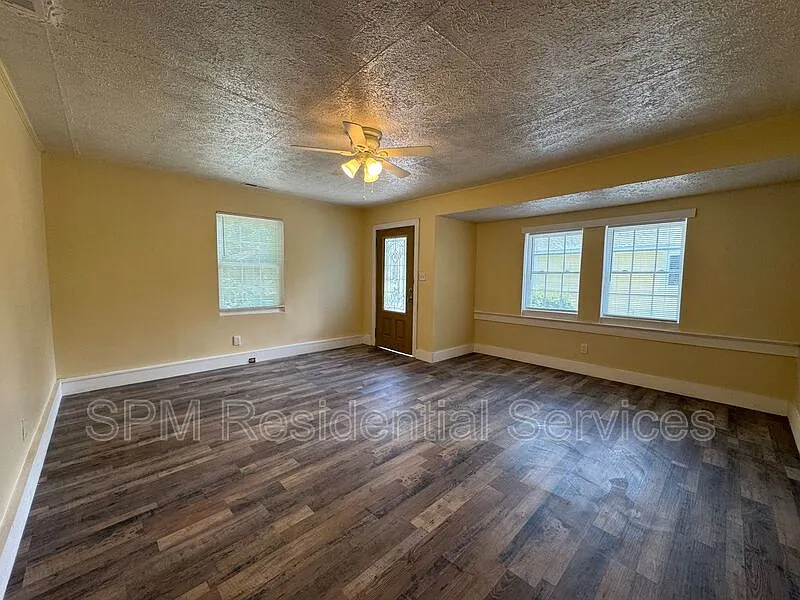 2 bed, 1.0 bath, 842 sqft, $1,500 — Photo 3