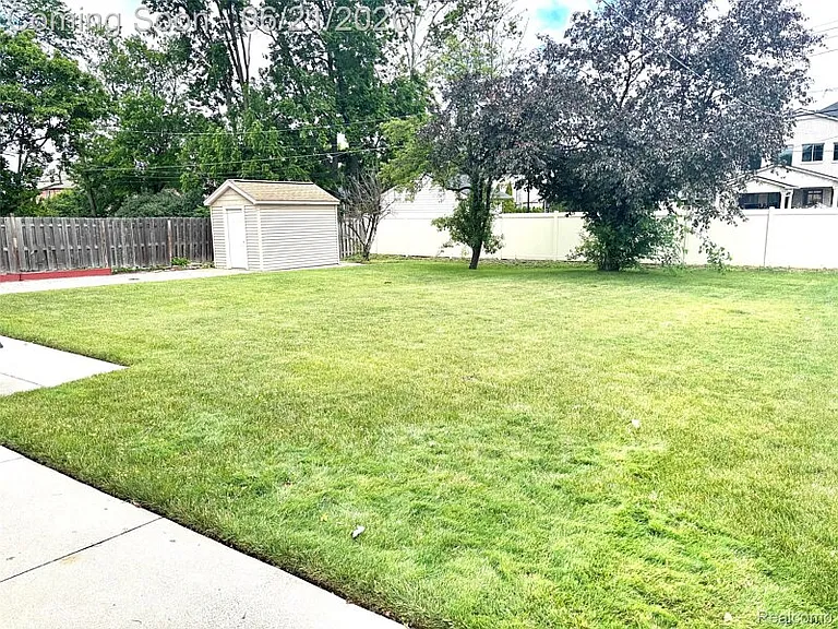 26366 Cecile St — Photo 4