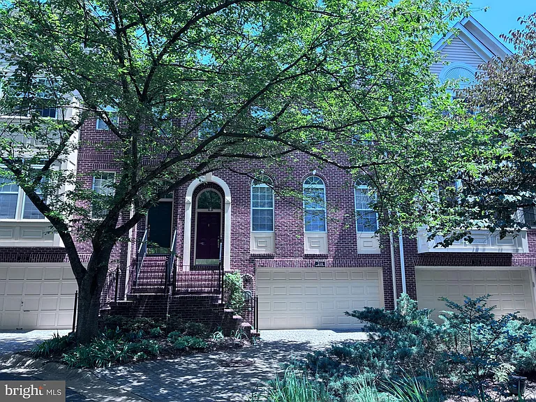 214 Halpine Walk Ct — Photo 3