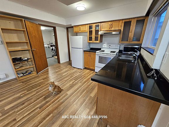 3rd image of 3 Parker St