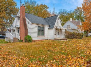 306 Woodlawn Rd, Lincoln, IL 62656