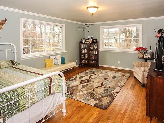 4th image of 5742 Evanston Ave