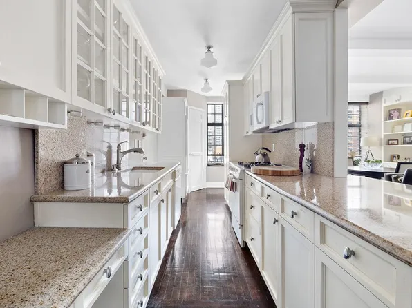 230 East 50th Street image 4 of 8