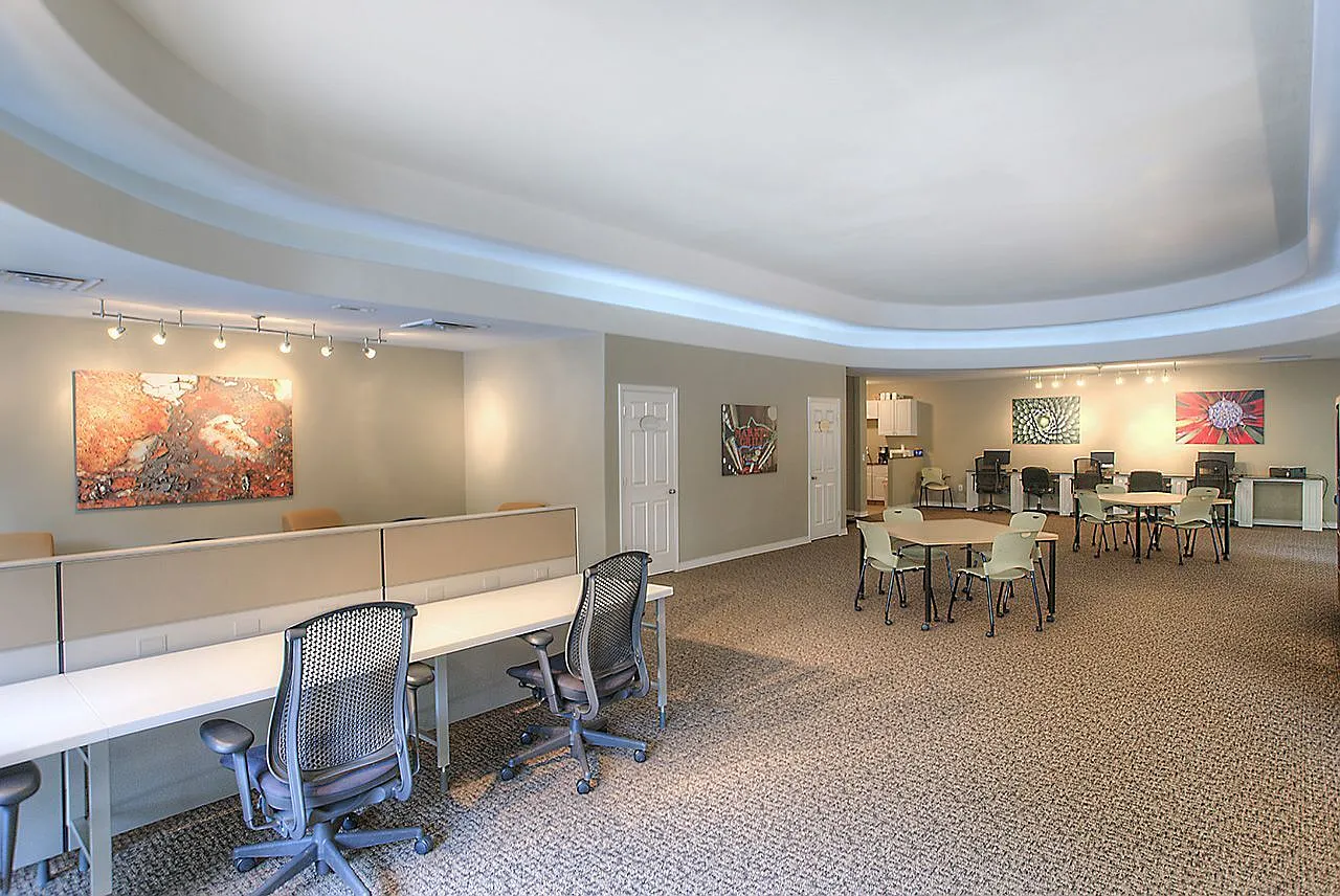 Nottingham Place Apartments — Photo 4