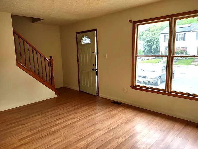 2208 Melrose Ln — Photo 5