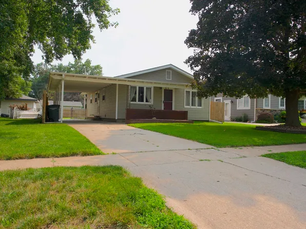 2013 Boyce St, Hastings, NE 68901