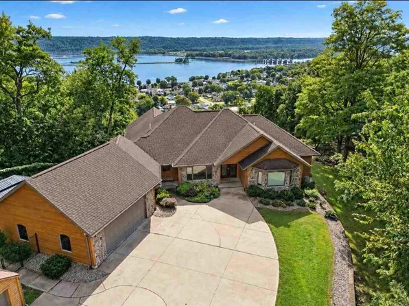 513 Acre St, Guttenberg, IA 52052