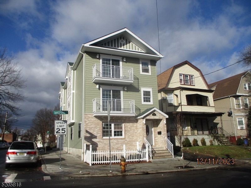1st image of 545 Sandford Ave