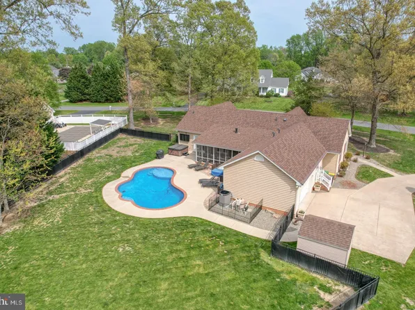 306 Parkway Dr, Dover, DE 19904