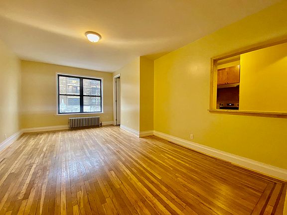 2nd image of 520 Lincoln Pl APT 2A