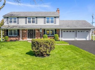 6 Tamarack Dr, Canandaigua, NY 14424
