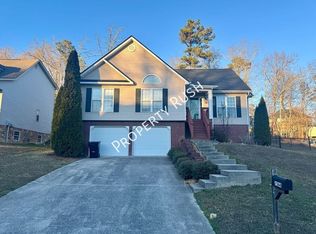7564 Passport Dr, Ooltewah, TN 37363