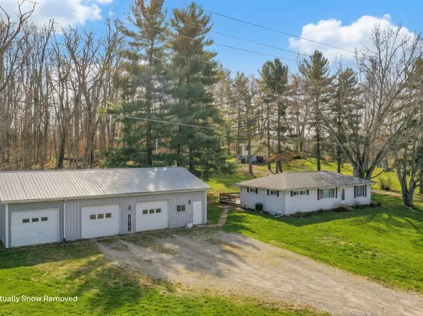 760 Lake Rd SE, Lancaster, OH 43130