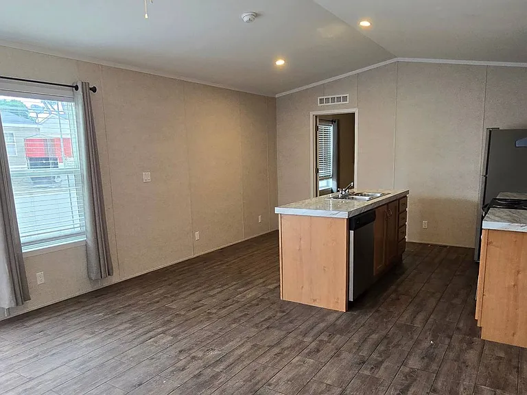 222 Gateway Blvd #37 — Photo 3