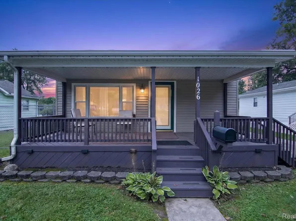 1026 Bristol St, Adrian, MI 49221