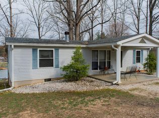 29 Blackwater Cove Rd, Moneta, VA 24121
