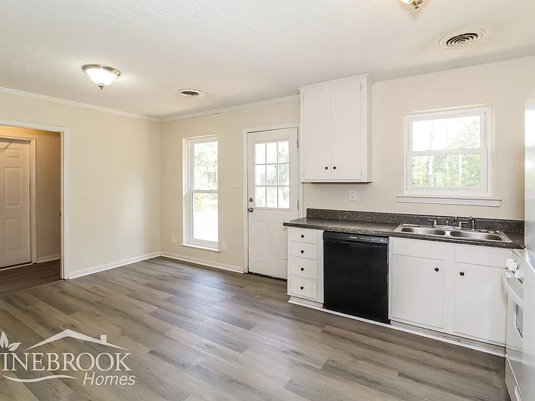 454 Mulligan Dr — Photo 6