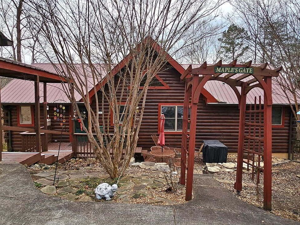 1st image of 102 Curtis Cir