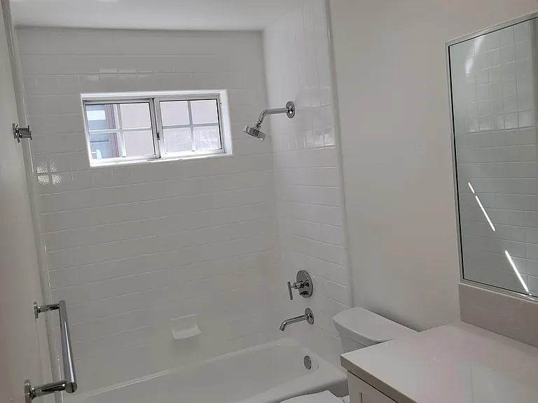 Full bath 2 en-suite.