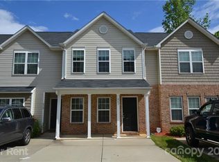 843 Plaza Walk Dr, Charlotte, NC 28215