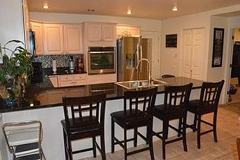 3rd image of 316 E 17th Ln