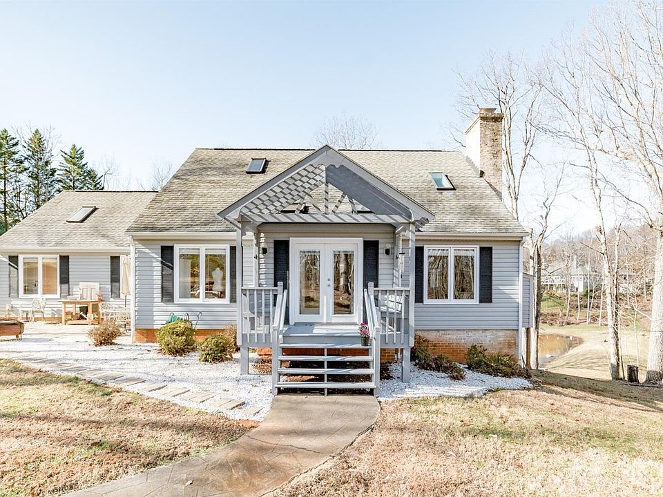 1st image of 407 Saint Andrews Cir