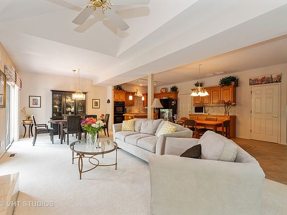 5th image of 601 Charlemagne Cir