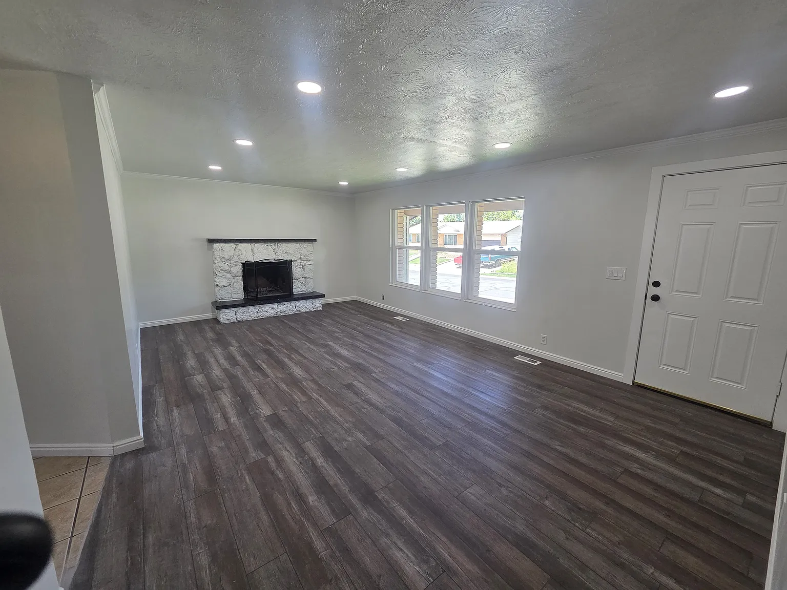 4 bed, 2100 sqft, $2,700 — Photo 3