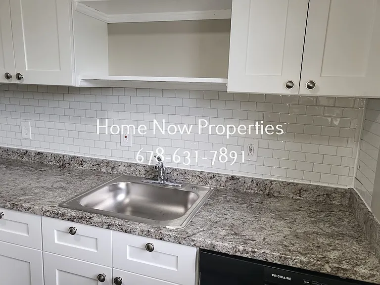 Waters Edge Apartments — Photo 12