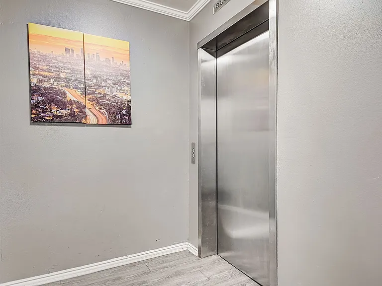 14900 Moorpark Street — Photo 5