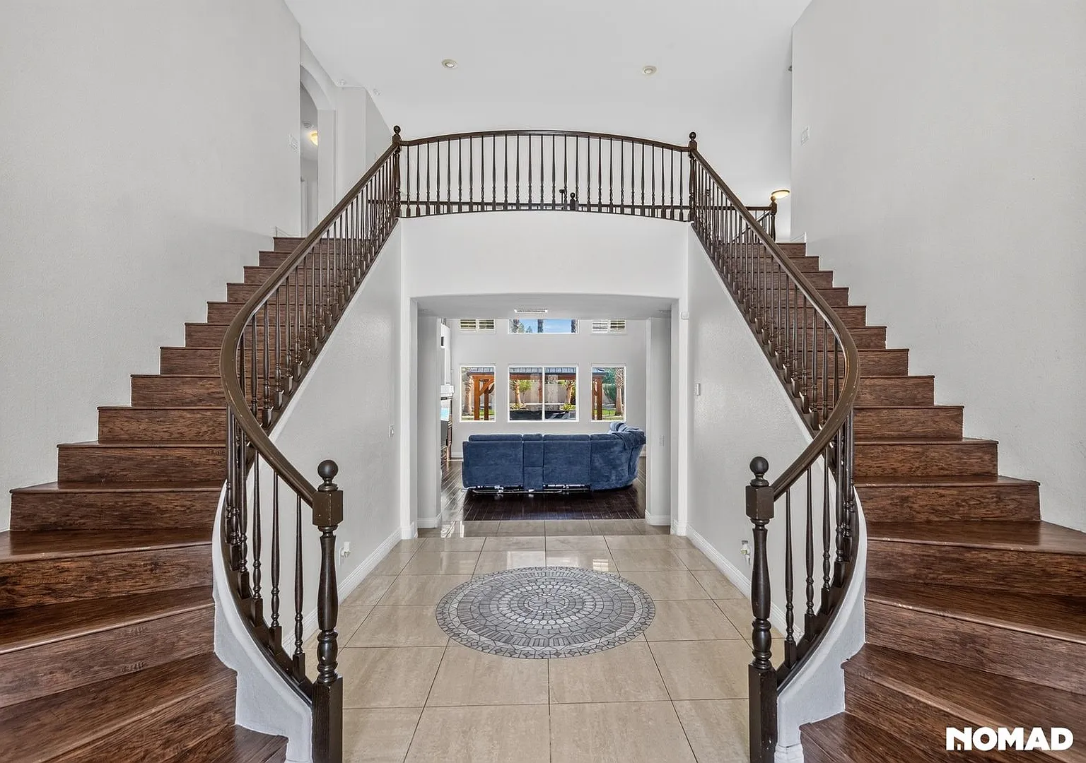 Stunning 5BR House in Las Vegas — Photo 2