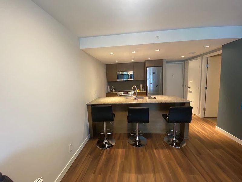 North Vancouver Apartment for rent - 1 Bedroom — photo 4