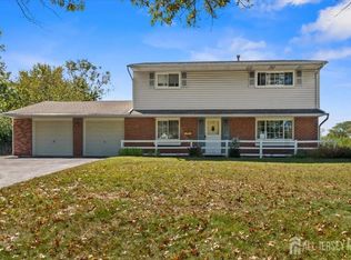 3 Dundee Rd, Kendall Park, NJ 08824