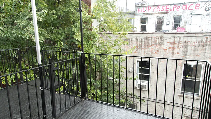 Rented by Nooklyn NYC LLC | media 47