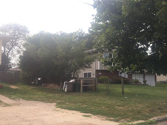 3rd image of 136 Grand Blvd