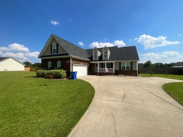 223 Victory Dr, Raeford, NC 28376
