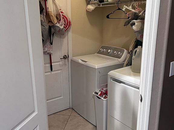 4th image of 2551 Laurentina Ln