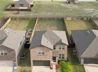 926 Hurstwood Dr, Van Alstyne, TX 75495