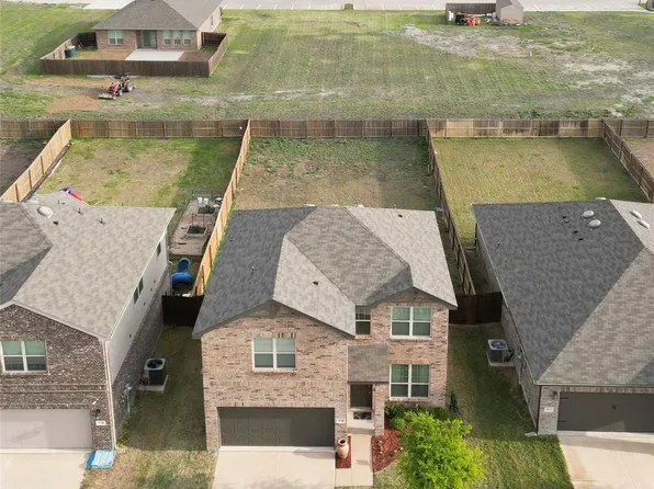 926 Hurstwood Dr, Van Alstyne, TX 75495