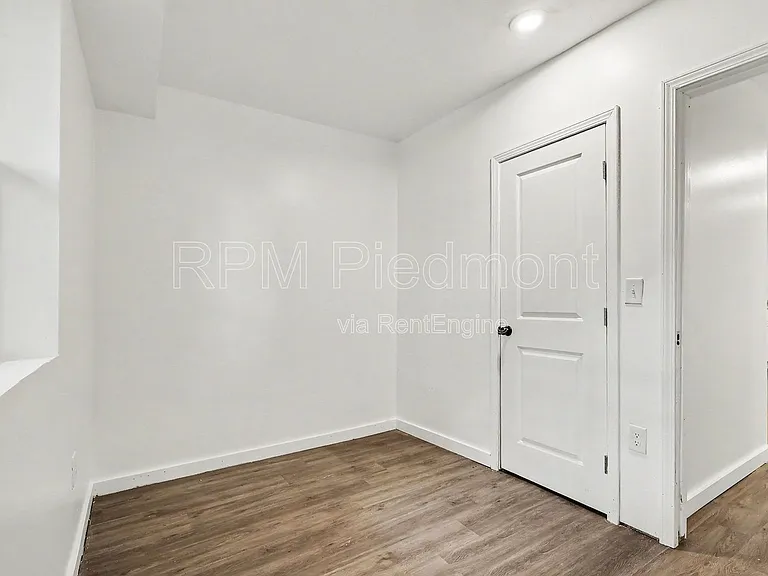 2496 Lester St #A — Photo 9
