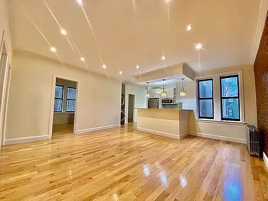 Rented by Bruma Realty LLC | media 16