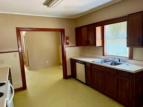 3 bed, 1689 sqft, $950 — Photo 2