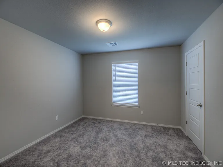 3710 S 13th Pl — Photo 23
