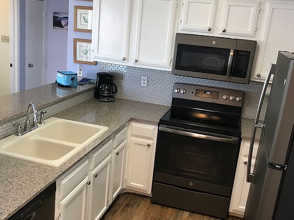 4th image of 22409 Kennedy Dr