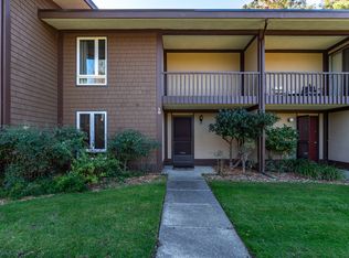 10 Surrey Ln, San Rafael, CA 94903