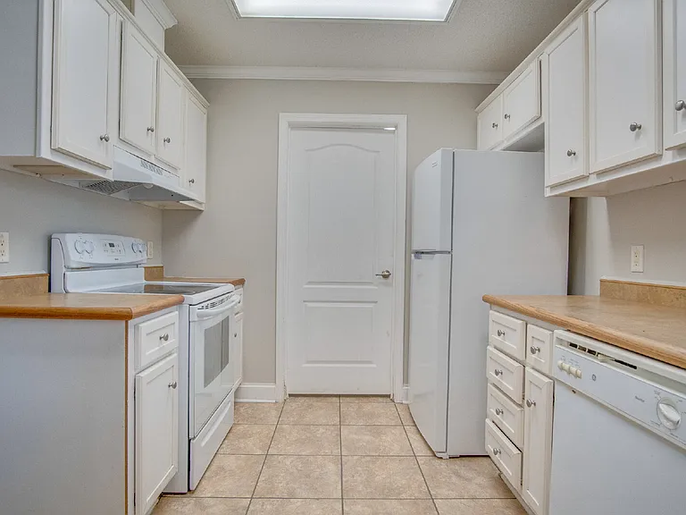 727 Bremen Ave — Photo 11