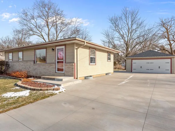 8720 S 16th STREET, Oak Creek, WI 53154