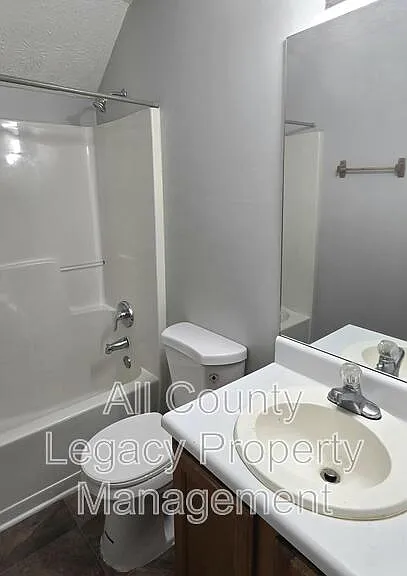 700 Rosehip Ln #B — Photo 5