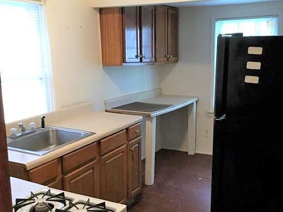 4th image of 606 E Lloyd St