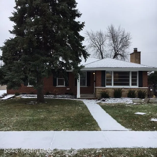 5843 109th Pl photo 1